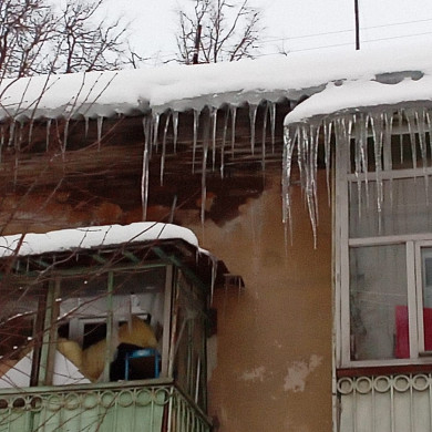 Жителей дома по ул. Новой заливает